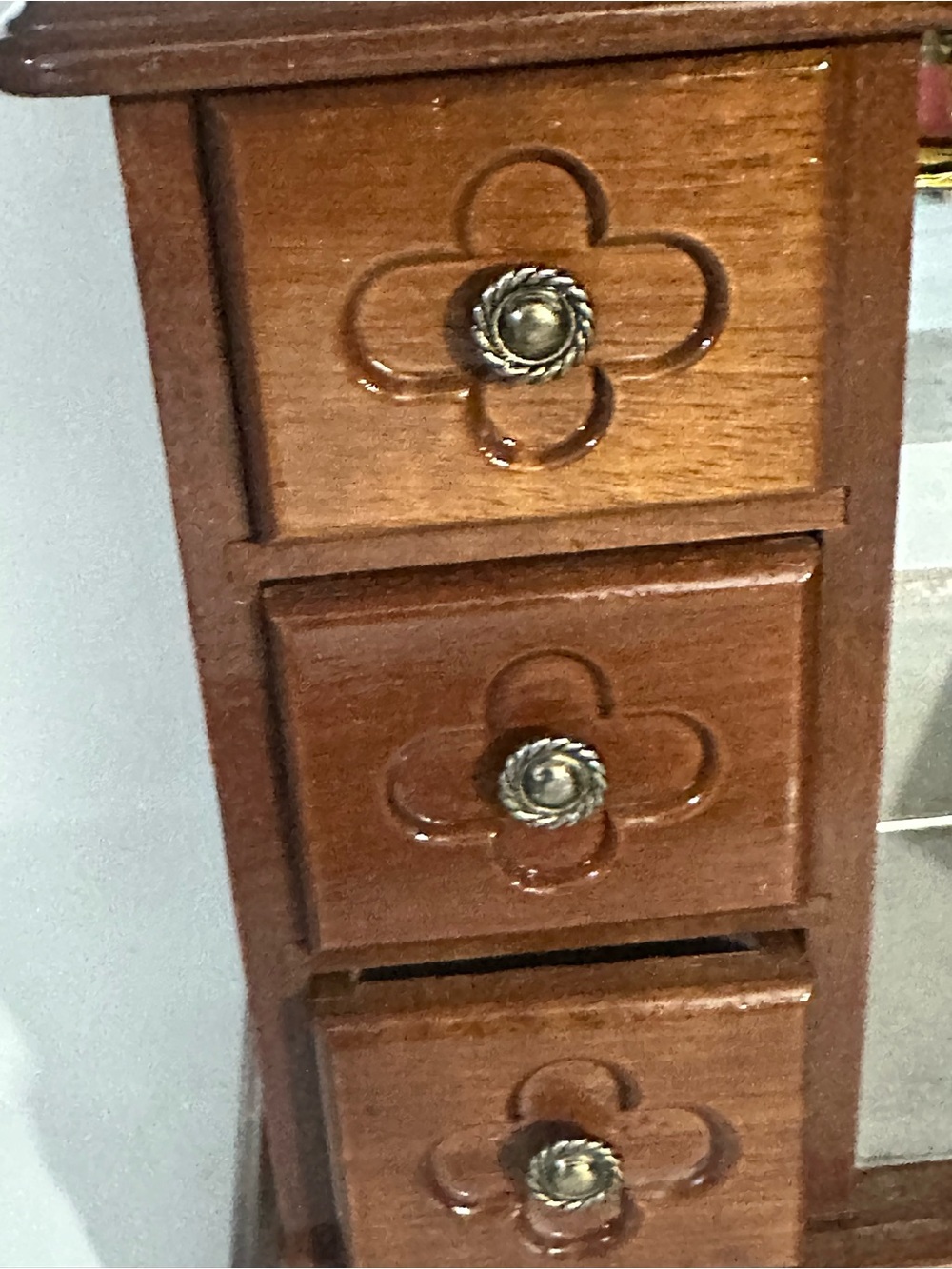 Vtg. Wooden jewelry box with 3 drawers - Picture 8 of 9